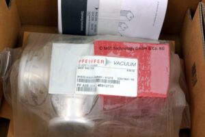 Pfeiffer Vacuum DN40 Eckventil AVC 040 PA (24 V DC) new old stock